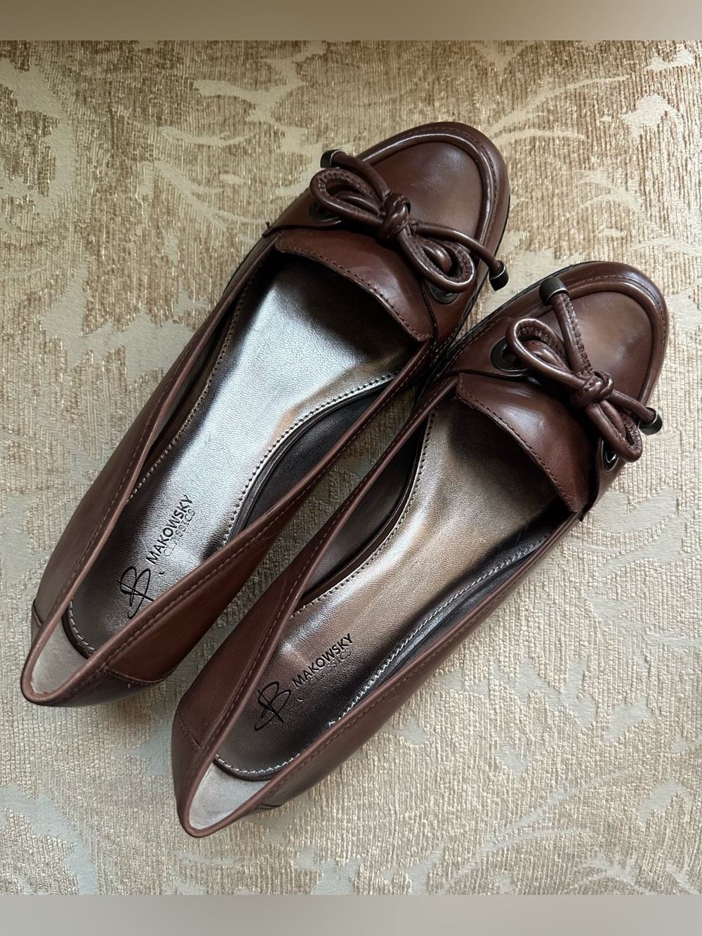B. Makowsy Womens Leather Loafers